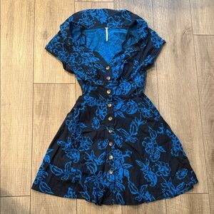 Free People Black and Blue Floral Mini Dress Size 0 full skirt